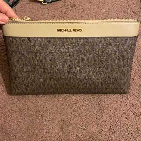 michael kors makeup case